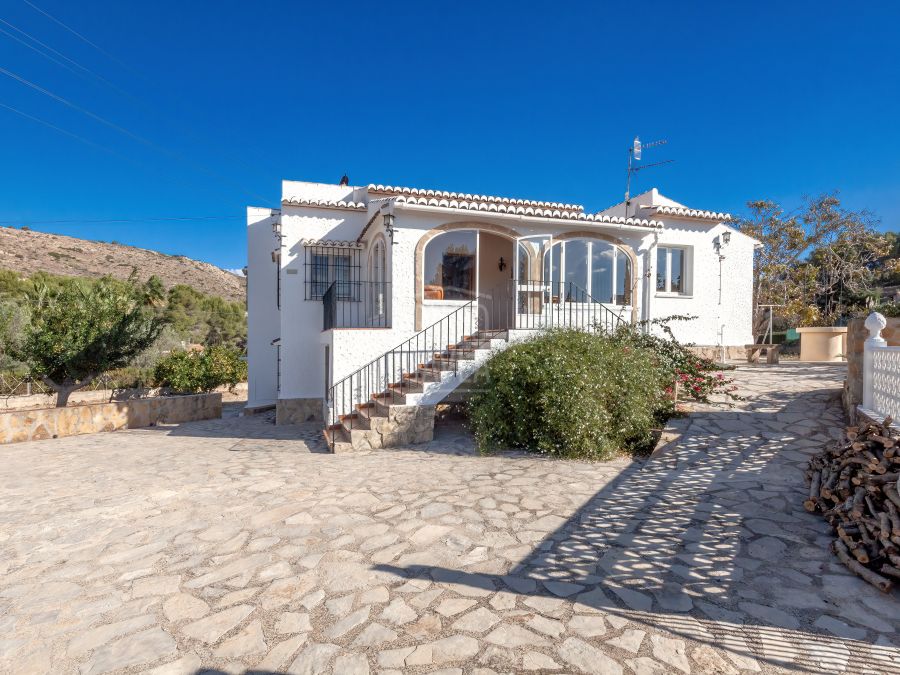 Mediterranean style villa for sale in Jávea in the Mongó area, panoramic views