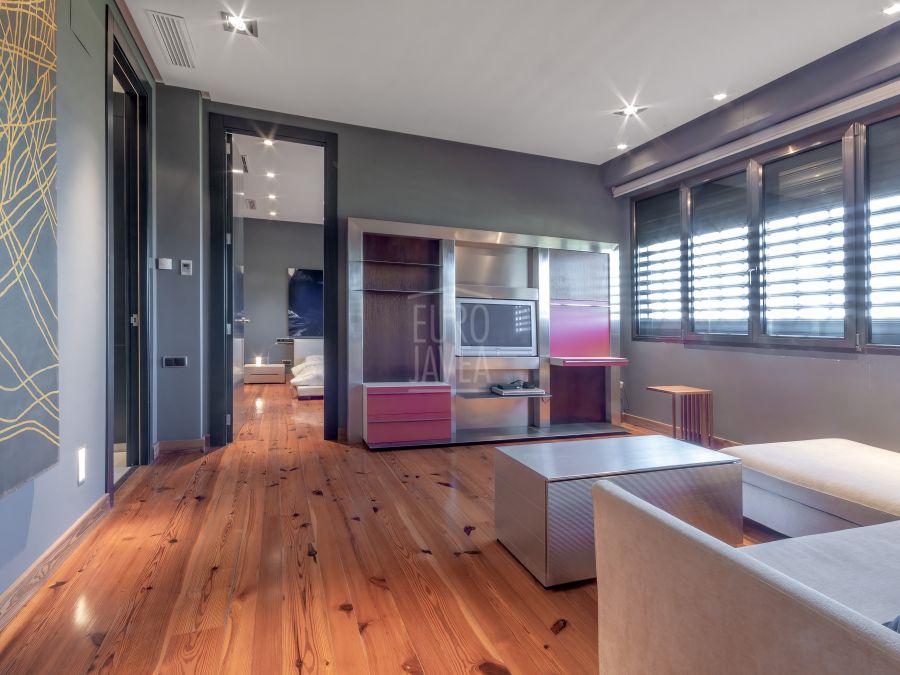 Villa met spectaculair zeezicht te koop in Denia, in het luxueuze Golf La Sella-complex