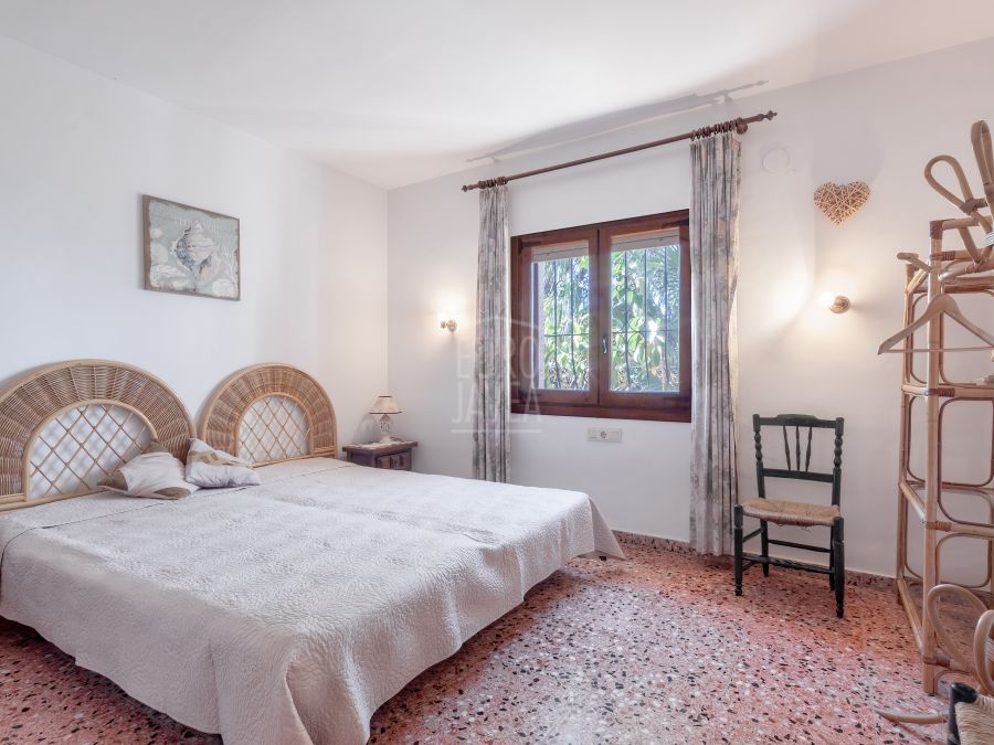 Traditional style villa for sale in Balcon al mar in Jávea