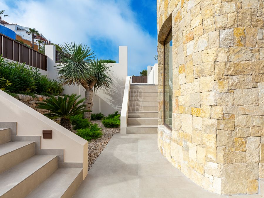 Newly built villa in Cumbre del Sol de Benitatxell with exceptional sea views
