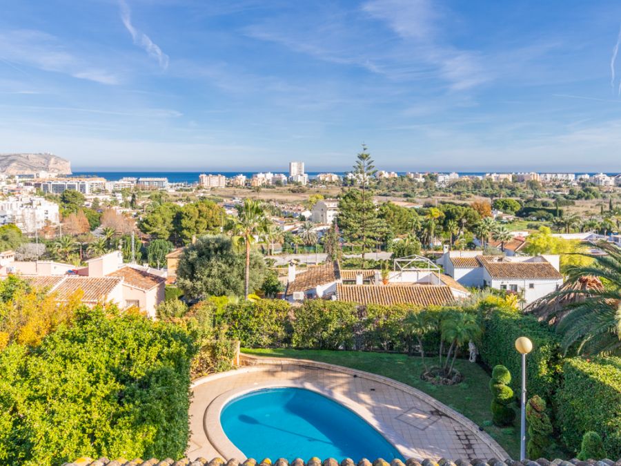 Set van 4 villa's met zeezicht te koop in Jávea, in de regio Adsubia. Ideaal als toeristisch of residentieel complex
