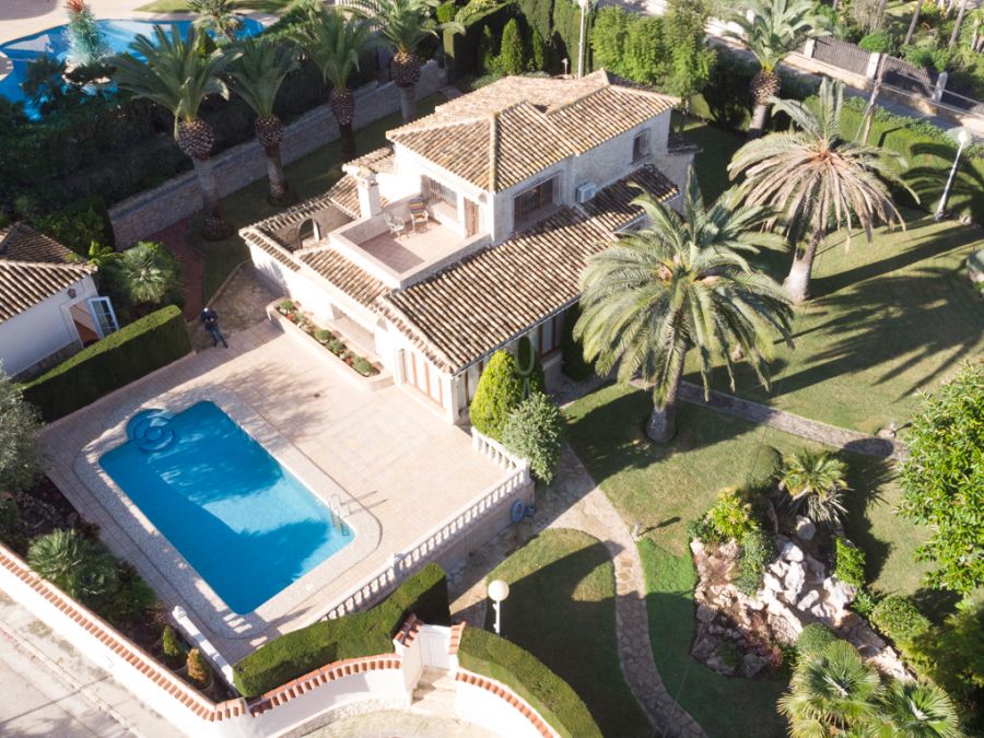 Set van 4 villa's met zeezicht te koop in Jávea, in de regio Adsubia. Ideaal als toeristisch of residentieel complex