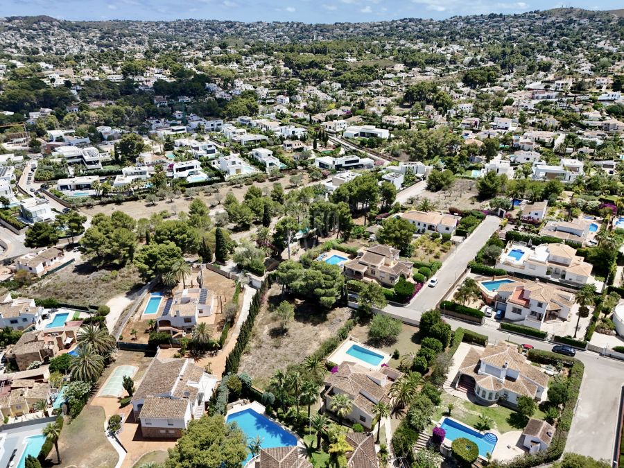 Ensemble de 4 villas avec vue sur la mer à vendre à Jávea, dans la région d'Adsubia. Idéal comme complexe touristique ou résidentiel