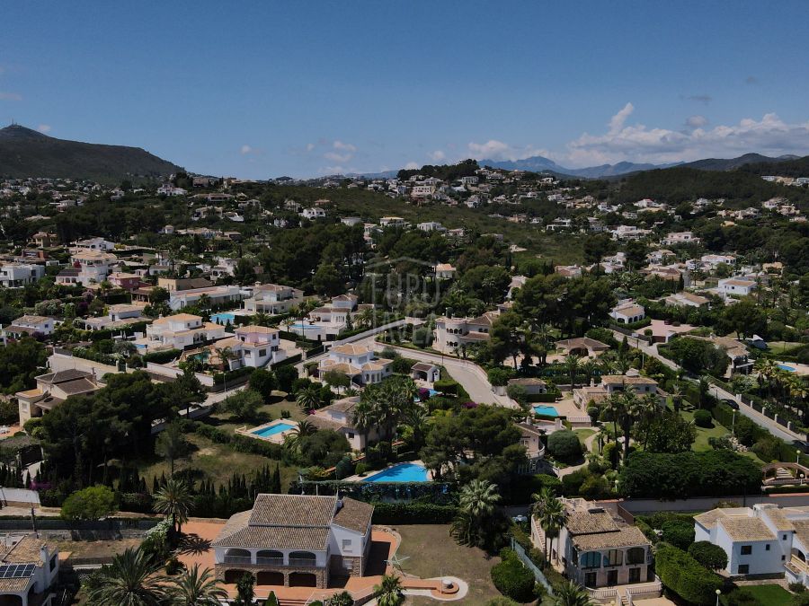 Set of 5 villas with sea views for sale in Jávea, in the Adsubia area. Ideal as a tourist or residential complex