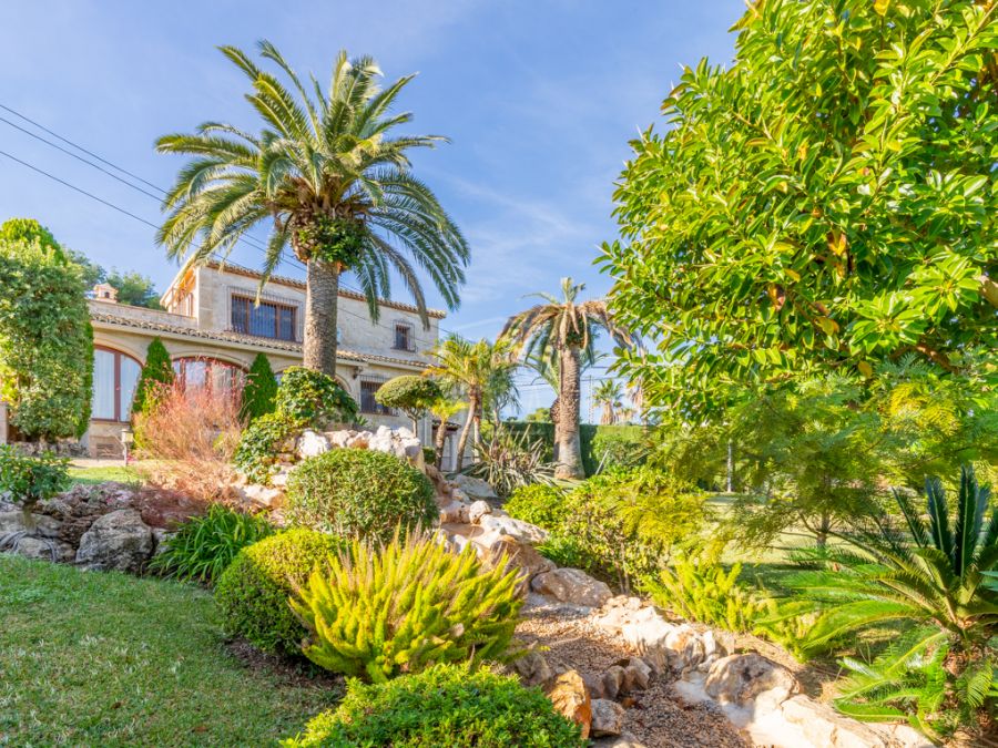 Set van 4 villa's met zeezicht te koop in Jávea, in de regio Adsubia. Ideaal als toeristisch of residentieel complex