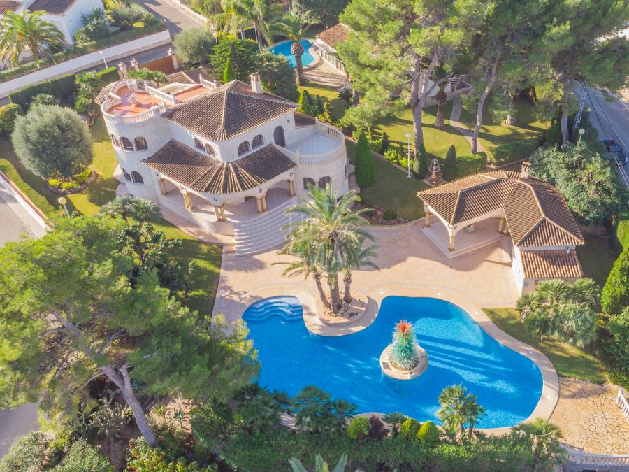 Set van 4 villa's met zeezicht te koop in Jávea, in de regio Adsubia. Ideaal als toeristisch of residentieel complex