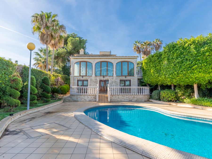 Set van 4 villa's met zeezicht te koop in Jávea, in de regio Adsubia. Ideaal als toeristisch of residentieel complex