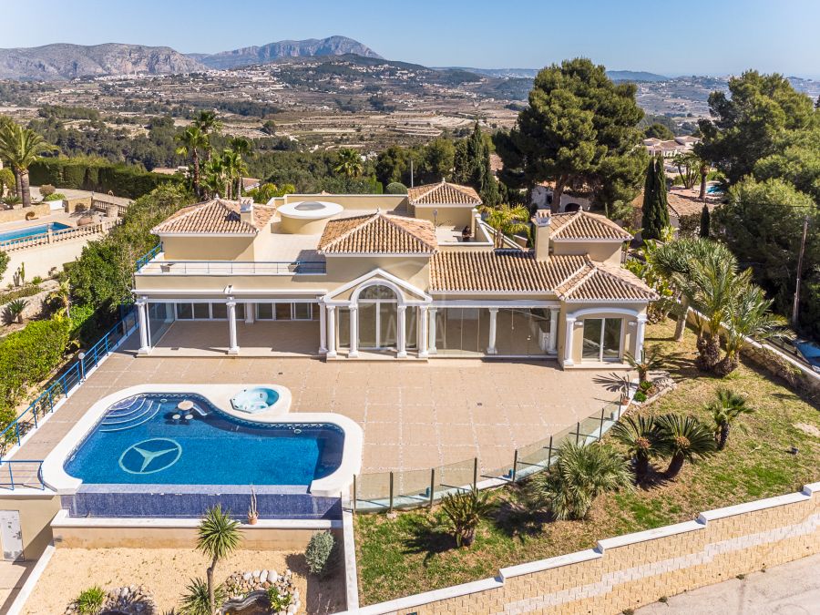 Villa a la venta en Moraira - Teulada con vistas al mar y al Peñon de Ifach