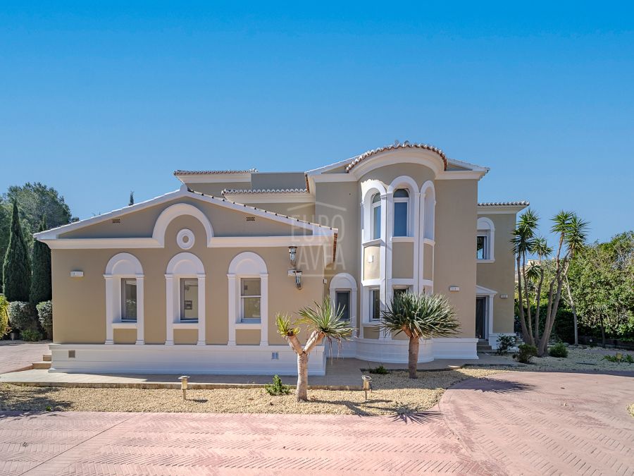 Villa a la venta en Moraira - Teulada con vistas al mar y al Peñon de Ifach