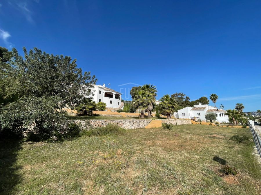 Urbanized plot in the Cap Marti area in Jávea with open views and the sea