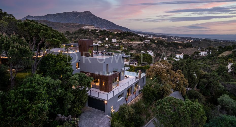 Villa Auli - New hilltop modern house with luxurious amenities and beautiful views in El Madroñal, Benahavis