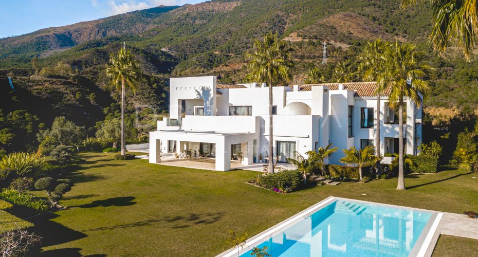 Excepcional villa moderna en primera línea de golf con impresionantes vistas en Zagaleta