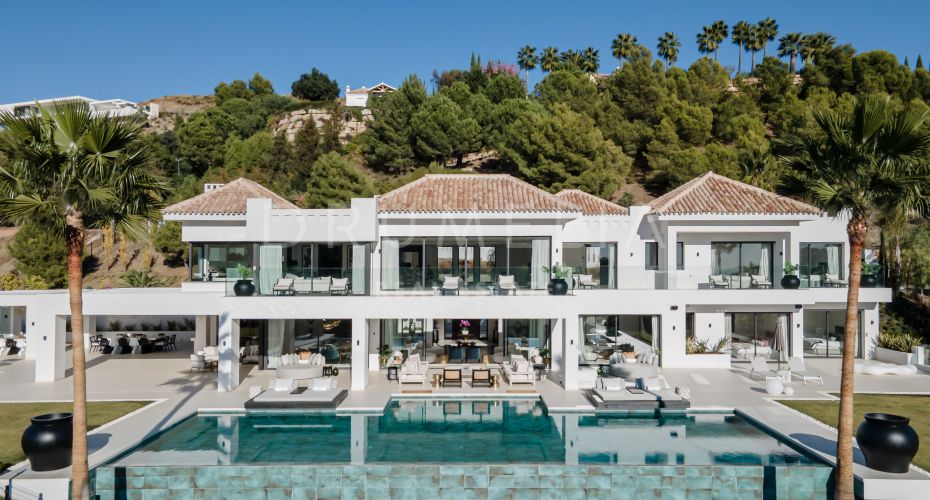 Excepcional villa de lujo en primera línea de golf en Marbella Club Resort, Benahavís