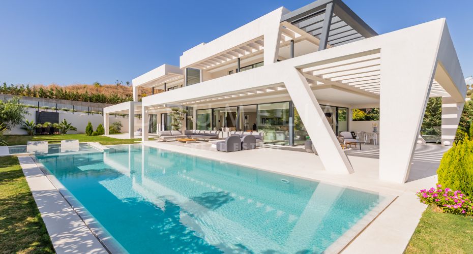 Outstanding New Bespoke Modern Luxury House in Haza del Conde, Nueva Andalucía