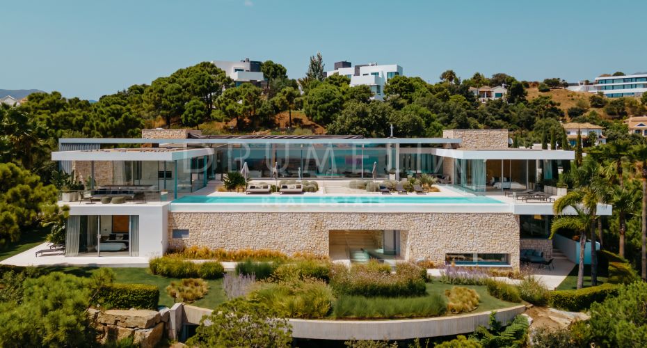 Excepcional casa ultramoderna con impresionantes vistas y dos piscinas en Monte Mayor, Benahavís