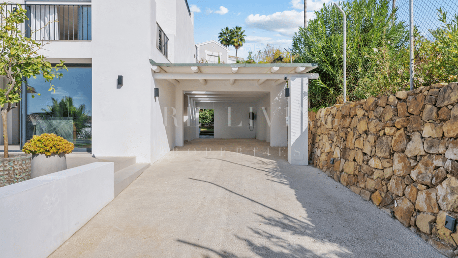 Villa de estilo escandinavo en Nueva Andalucía