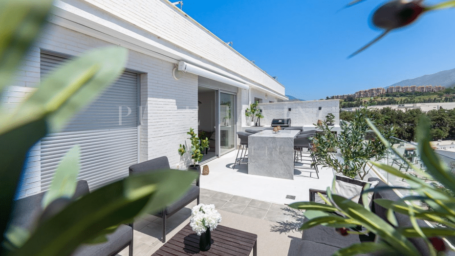 Contemporary penthouse with panoramic views located in prime, Nueva Andalucía