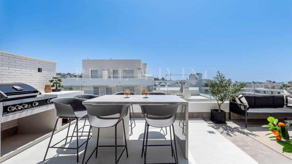 Contemporary penthouse with panoramic views located in prime, Nueva Andalucía