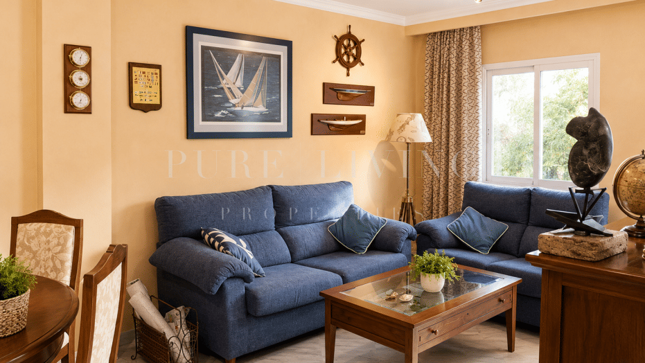 Opportunité de rénovation de 2 chambres avec vue partielle sur la mer, idéalement située près de la plage dans le prestigieux Hacienda Nagüeles, sur le Golden Mile de Marbella