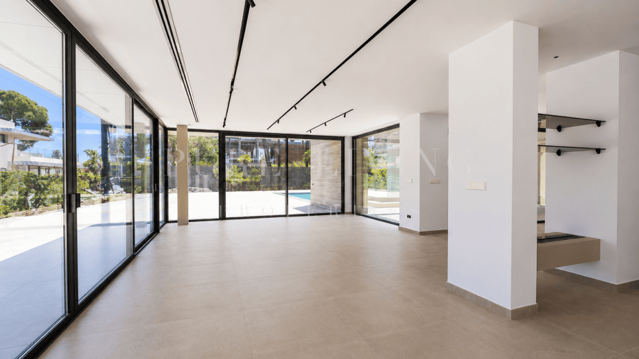 Excepcional villa de diseño de nueva construcción junto a la playa