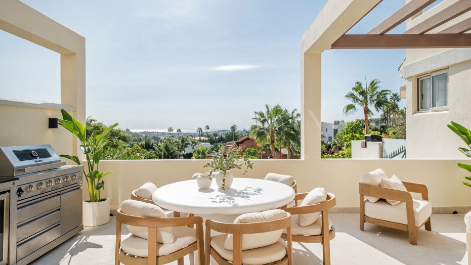 Appartement de 3 chambres entièrement rénové avec vue panoramique sur la mer à Palacetes Los Belvederes