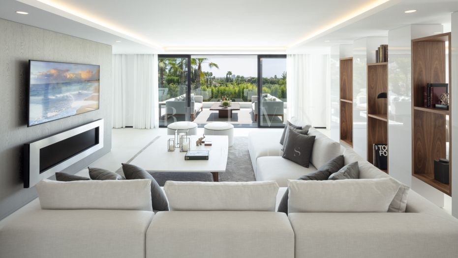 Contemporary Villa in Nueva Andalucía’s Golf Valley