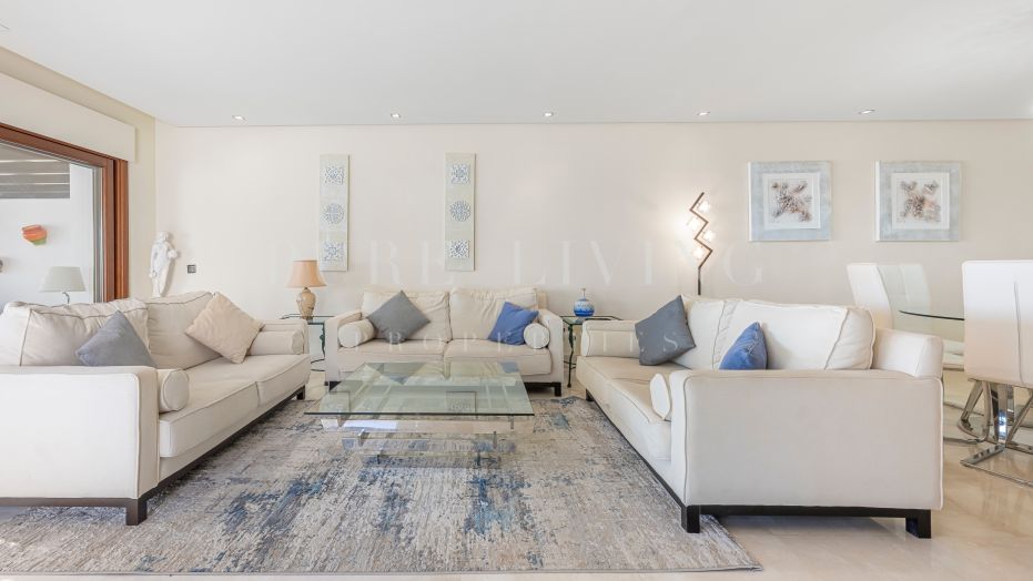 Impressive frontline Beach penthouse with resort style facilities in Doncella Beach