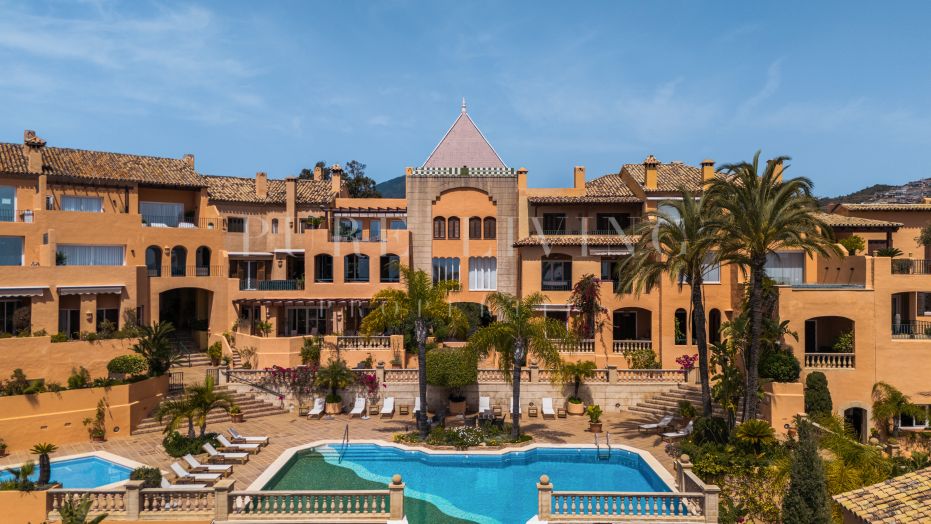 Duplex penthouse with panoramic views in Les Belvederes