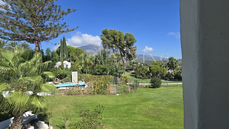 3-Bedroom Townhouse with Renovation Potential in Peñablanca, Nueva Andalucía