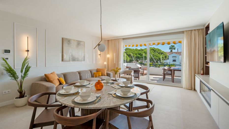 Beautifully refurbished beachside penthouse in El Presidente