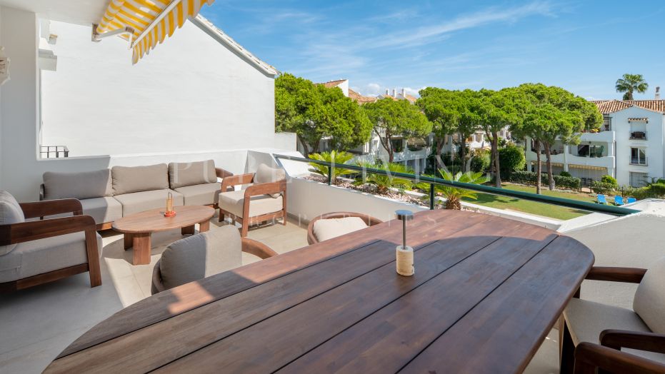 Beautifully refurbished beachside penthouse in El Presidente