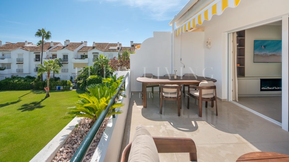 Beautifully refurbished beachside penthouse in El Presidente