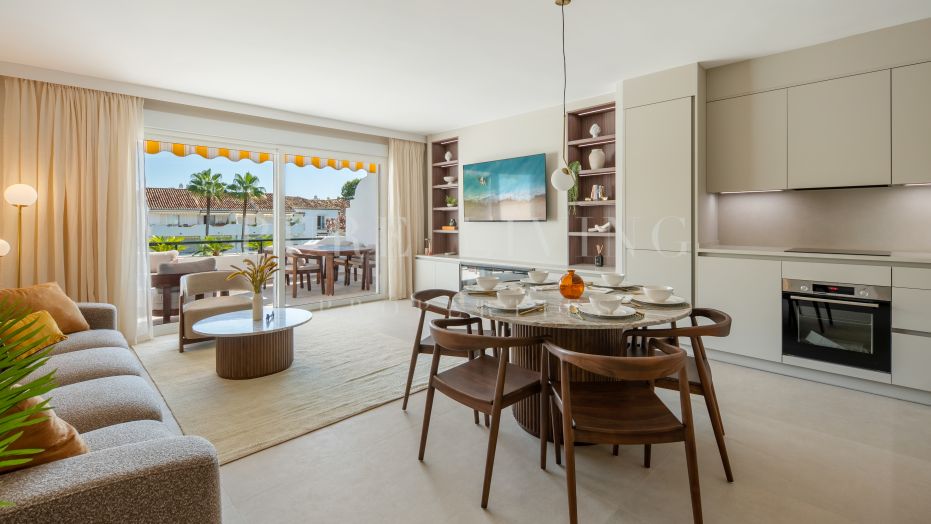 Beautifully refurbished beachside penthouse in El Presidente
