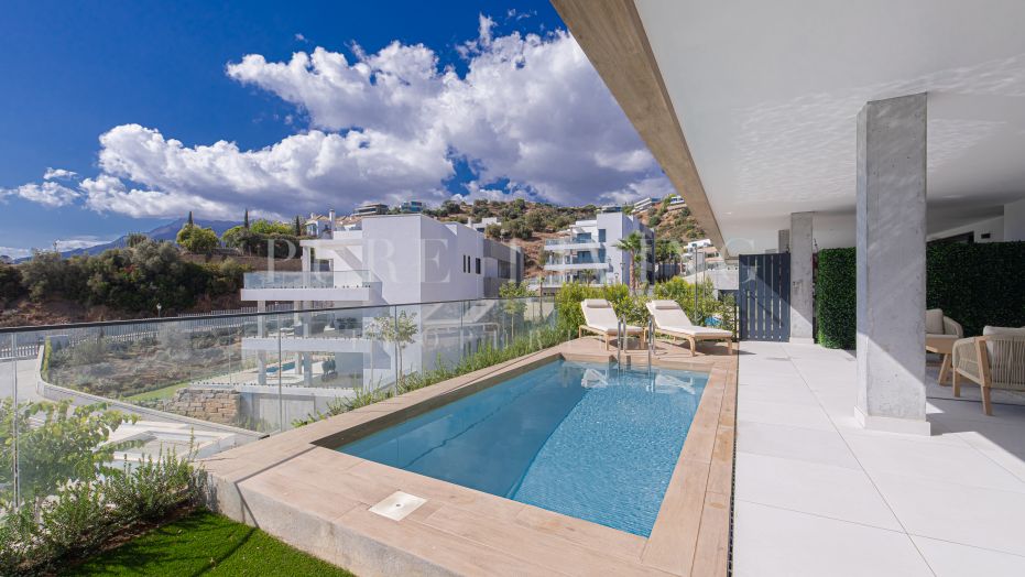 Luxe appartement met 2 slaapkamers op de begane grond, privézwembad en resortfaciliteiten in Altos de Los Monteros