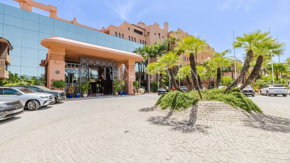 Stunning 2-bedroom apartment with high rental potential located in prime, Melia Hacienda Del Mar