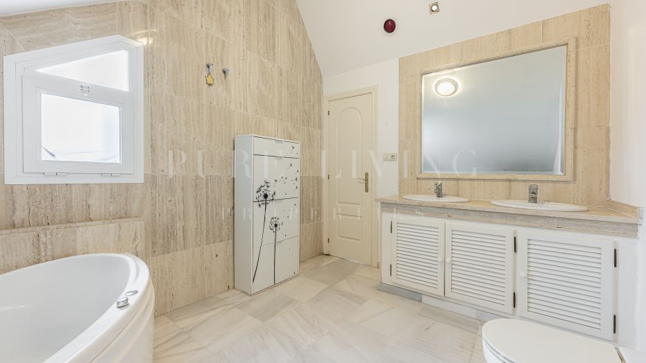 Hoekwoning met potentieel in Arco Iris, Golden Mile van Marbella