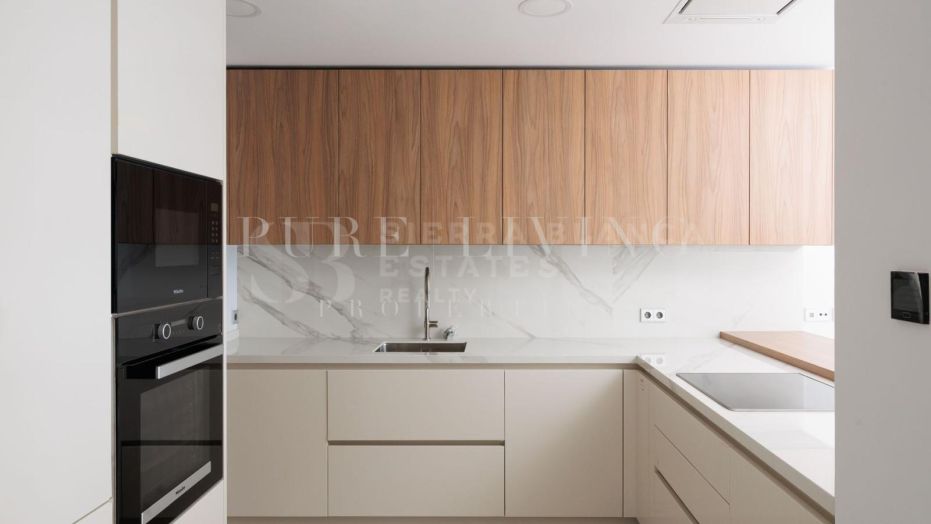 Luxe appartement aan het strand te huur in Málaga Tower – met uitzicht op zee.