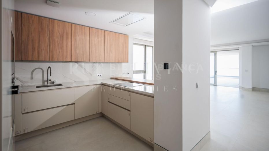 Luxe appartement aan het strand te huur in Málaga Tower – met uitzicht op zee.