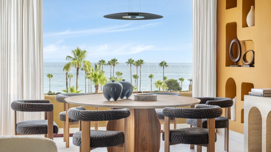 3-Bedroom Luxury Beachfront Apartment in Estepona with Panoramic Mediterranean Sea Views