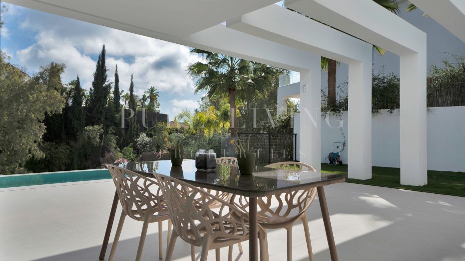 Prachtige villa met 4 slaapkamers en panoramisch uitzicht in het prestigieuze El Herrojo Alto, Benahavís