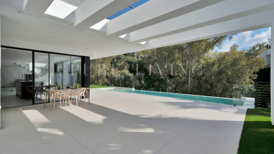 Prachtige villa met 4 slaapkamers en panoramisch uitzicht in het prestigieuze El Herrojo Alto, Benahavís