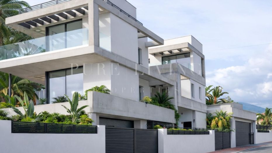 Gloednieuwe eigentijdse villa met 4 slaapkamers, panoramisch zeezicht & privézwembad in Nueva Andalucia