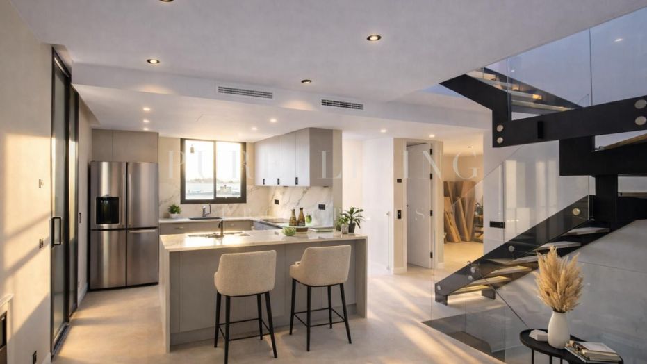 Gloednieuwe eigentijdse villa met 4 slaapkamers, panoramisch zeezicht & privézwembad in Nueva Andalucia