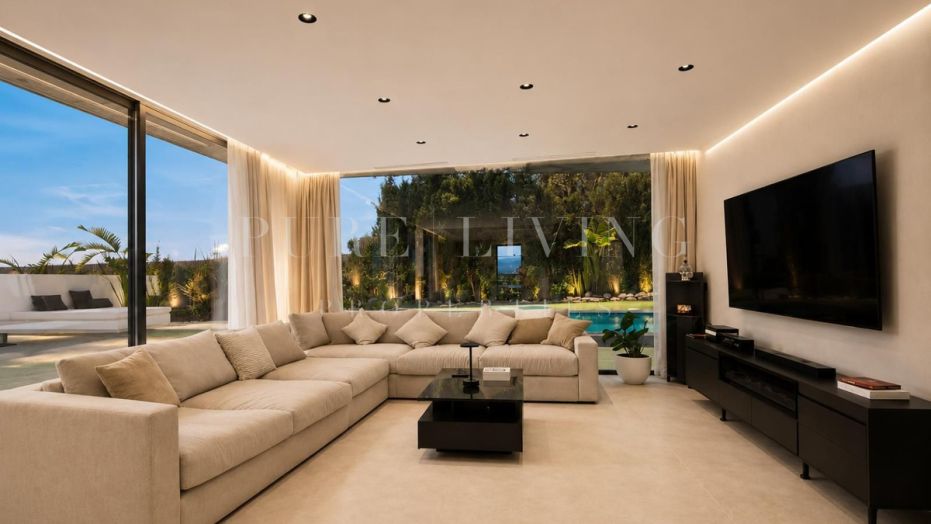 Brand-New Contemporary 5-Bedroom Villa with Private Pool & Panoramic Views in Nueva Andalucia
