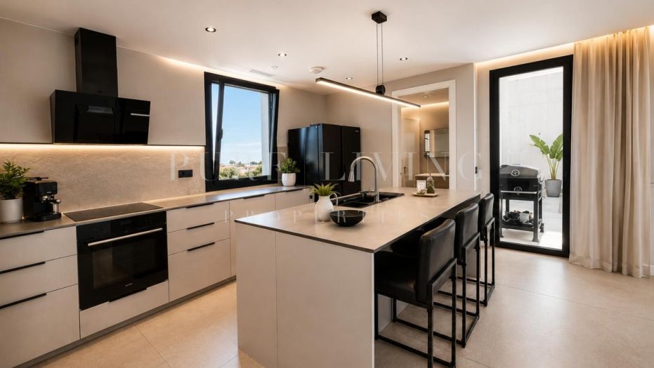 Brand-New Contemporary 5-Bedroom Villa with Private Pool & Panoramic Views in Nueva Andalucia
