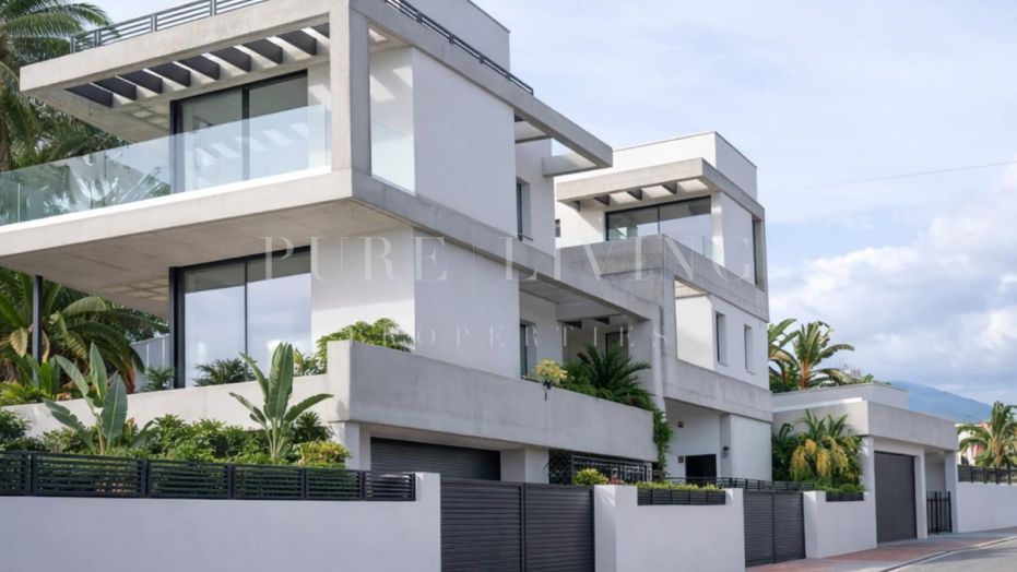 Brand-New Contemporary 5-Bedroom Villa with Private Pool & Panoramic Views in Nueva Andalucia