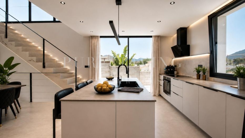 Brand-New Contemporary 5-Bedroom Villa with Private Pool & Panoramic Views in Nueva Andalucia