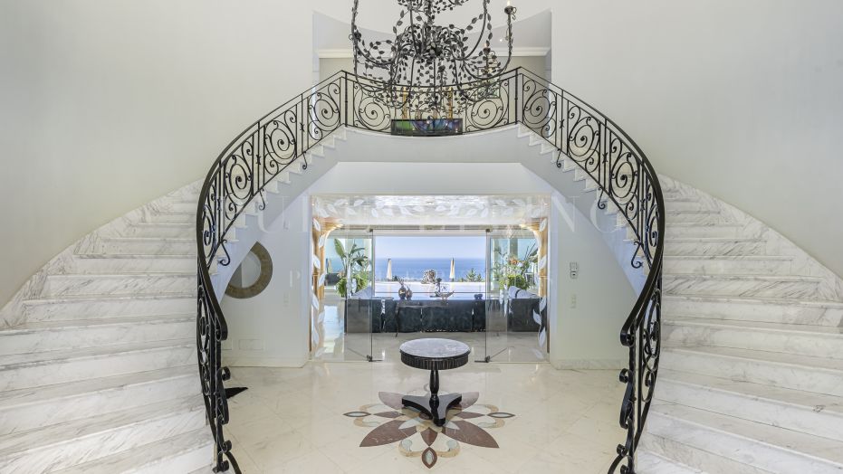 Villa de luxe d’exception avec vues panoramiques sur la mer & les montagnes dans la prestigieuse Cascada de Camoján