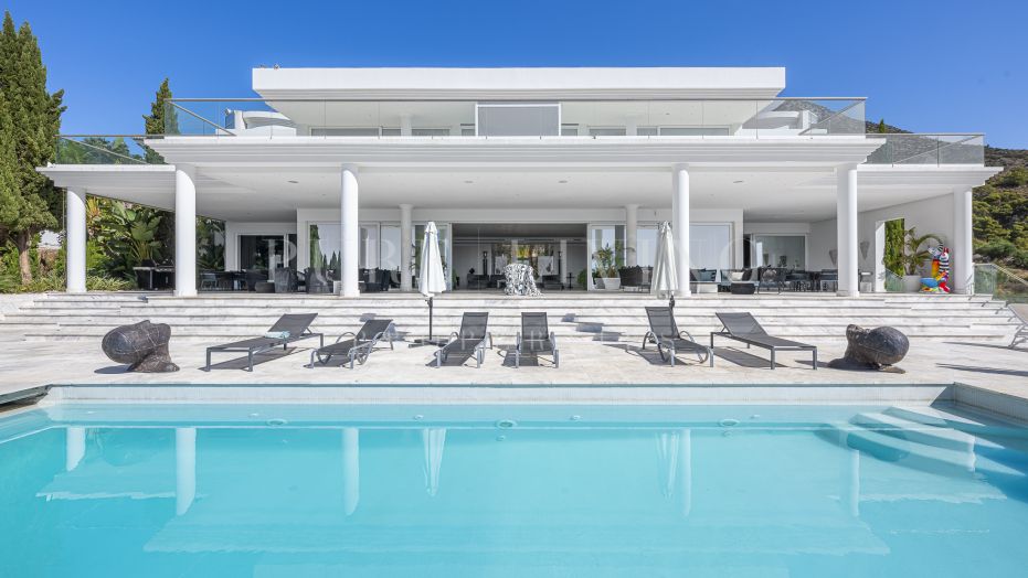 Villa de luxe d’exception avec vues panoramiques sur la mer & les montagnes dans la prestigieuse Cascada de Camoján
