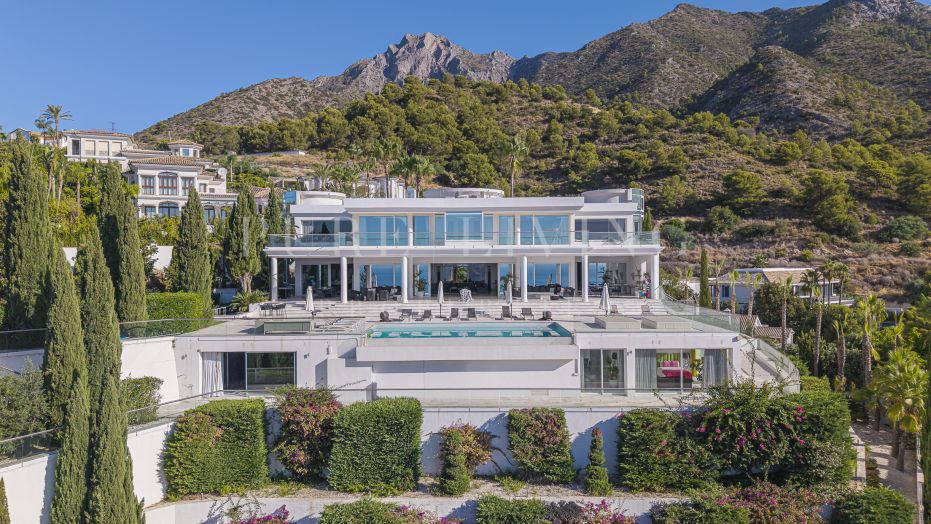 Villa de luxe d’exception avec vues panoramiques sur la mer & les montagnes dans la prestigieuse Cascada de Camoján